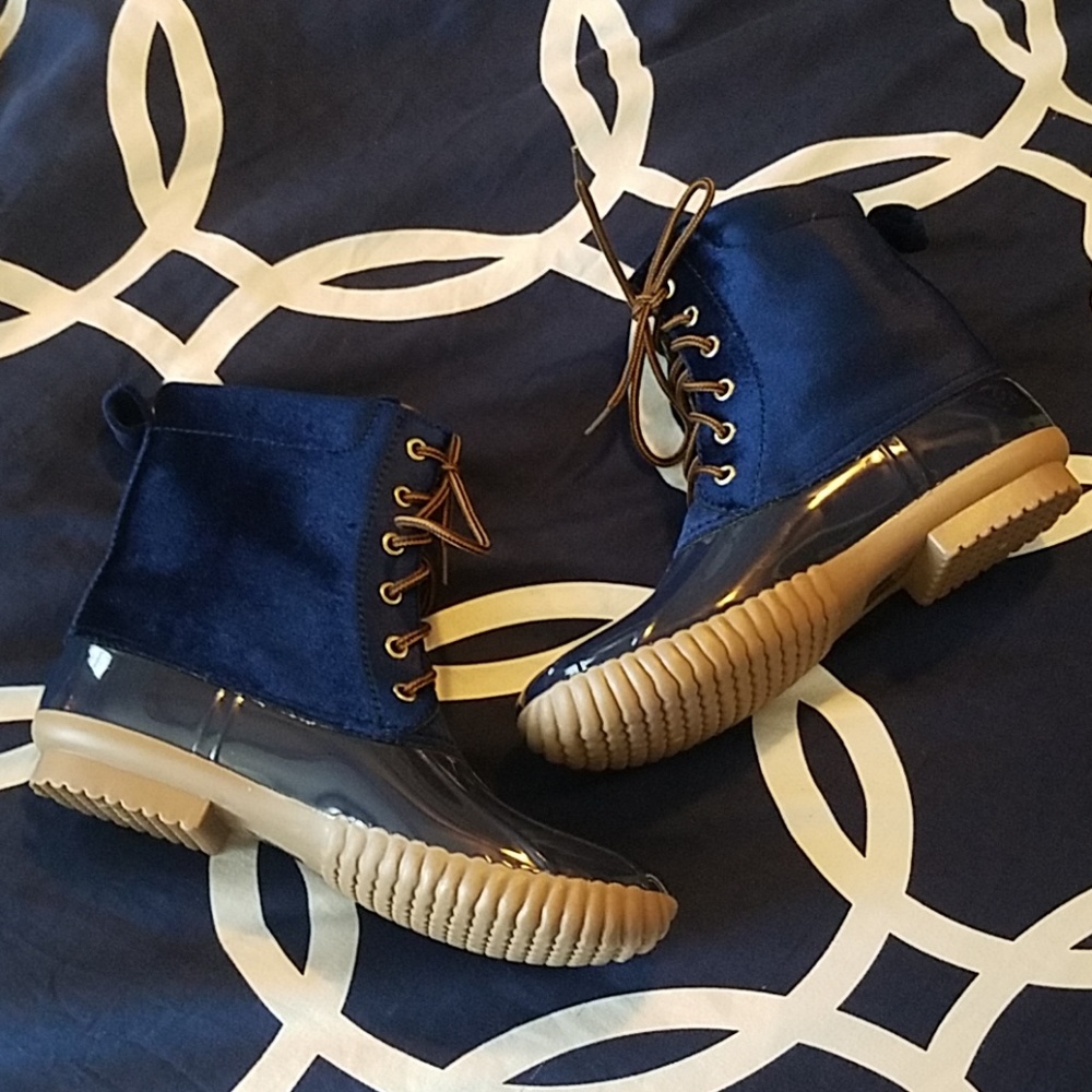 NIB Yoki duck boots